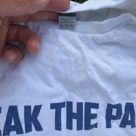 Y2K LA Gippers Kia Forum Graphic Tee - Picture 3 of 3